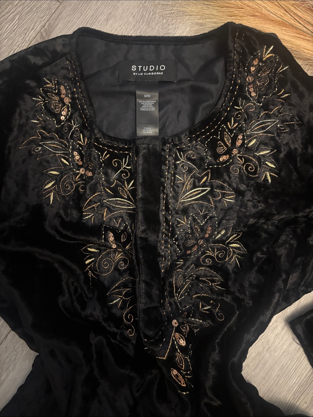 Vintage Liz Claiborne Black Velvet Long Bell Sleeve Embroidered Top Fall Autumn - Picture 2 of 10